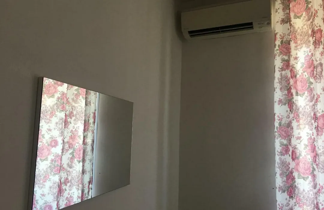 Lisa'S House-1